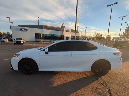 Used 2021 Toyota Camry SE image 9