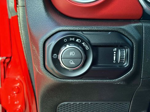 Used 2023 Jeep Gladiator Rubicon w/ Cold Weather Group image 32