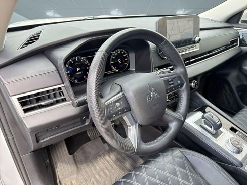 Used 2023 Mitsubishi Outlander SEL image 4