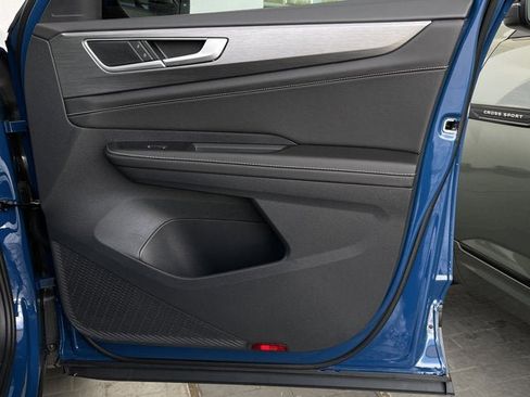 New 2026 Volkswagen Atlas Cross Sport SE image 18