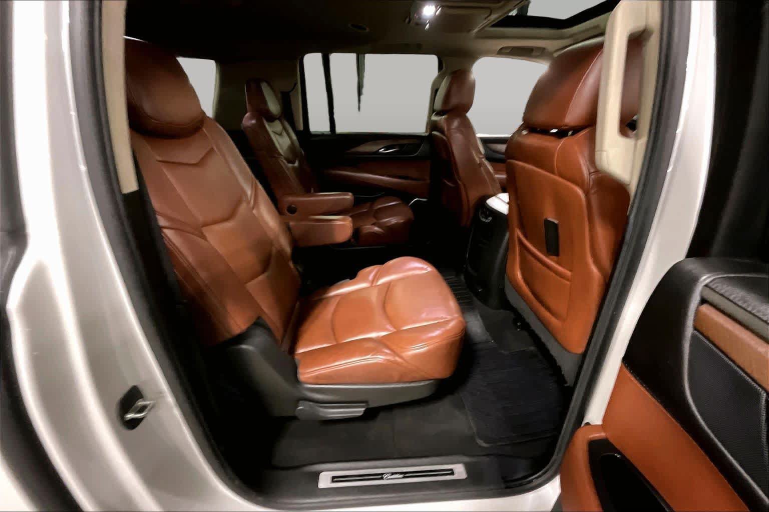 Used 2019 Cadillac Escalade ESV Luxury AWD/4WD image 20