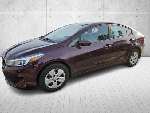 Used 2017 Kia Forte LX image 3