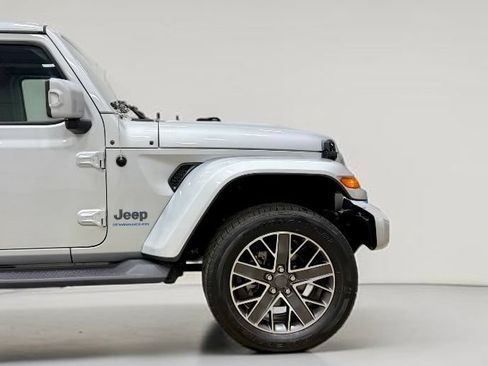 Used 2023 Jeep Wrangler Unlimited Sahara AWD/4WD image 17