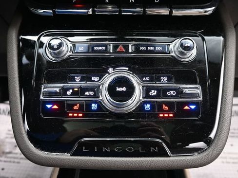 Used 2021 Lincoln Corsair Reserve w/ Equipment Group 201A image 19