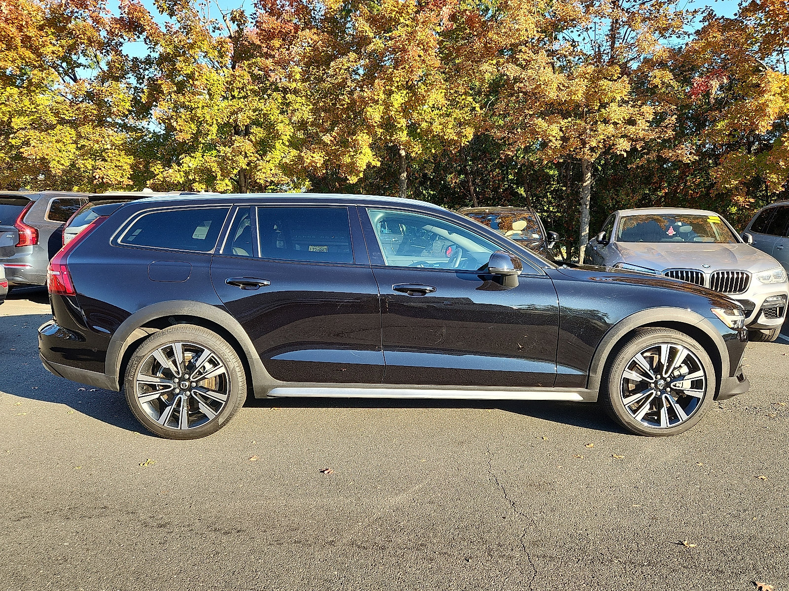 Used 2025 Volvo V60 B5 Cross Country Ultra AWD/4WD image 7