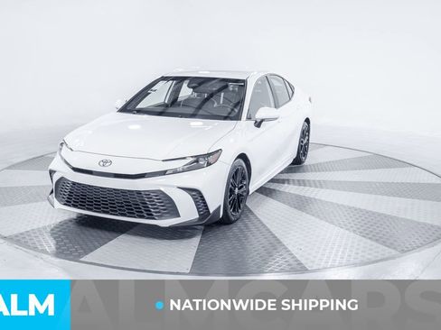 Used 2025 Toyota Camry SE image 2