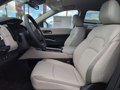 New 2026 Nissan Pathfinder SL FWD image 11