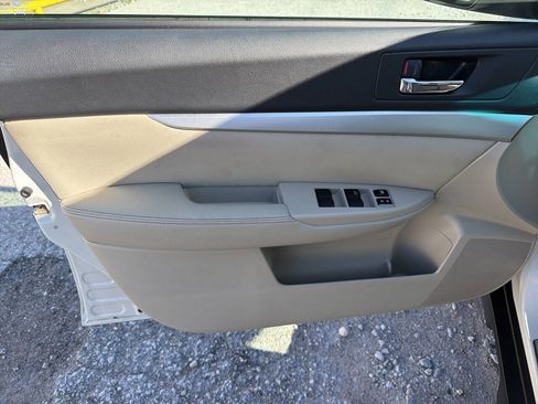 Used 2010 Subaru Outback 2.5i Premium AWD/4WD image 13