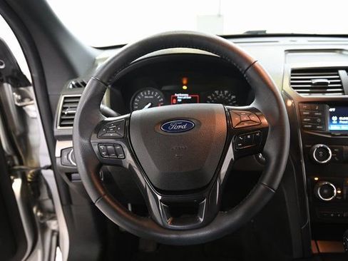 Used 2019 Ford Explorer XLT w/ Class III Trailer Tow Package AWD/4WD image 4