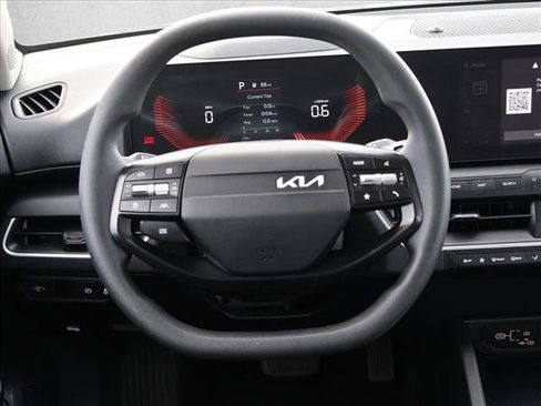 Used 2025 Kia K4 LXS image 19