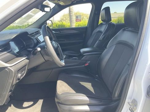 Used 2023 Jeep Grand Cherokee L Laredo AWD/4WD image 18