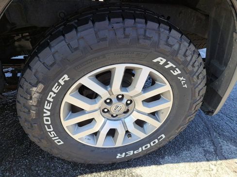 Used 2011 Nissan Frontier SL image 23