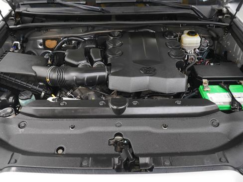 Used 2016 Toyota 4Runner SR5 image 31