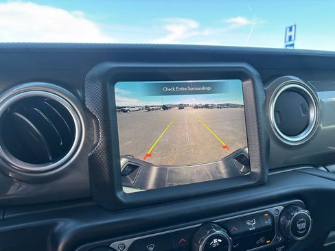 Used 2023 Jeep Gladiator Overland AWD/4WD image 21