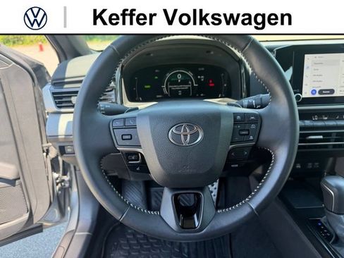 Used 2025 Toyota Camry SE FWD image 16