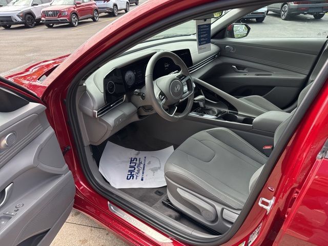 Certified 2024 Hyundai Elantra SEL w/ Convenience Package FWD image 5