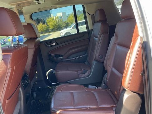 Used 2019 Chevrolet Suburban Premier image 8