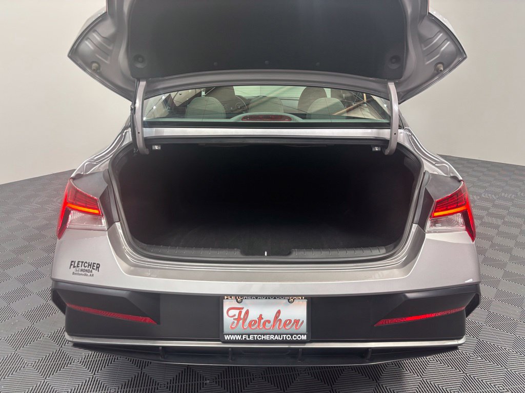 Used 2025 Hyundai Elantra SEL FWD image 30