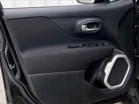 Used 2020 Jeep Renegade Latitude image 20