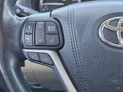 Used 2017 Toyota Highlander Limited Platinum image 28