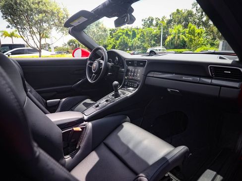 Used 2019 Porsche 911 Speedster RWD image 40