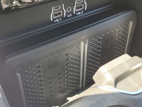 New 2026 RAM 2500 Laramie AWD/4WD image 18