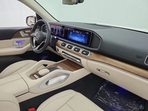 Certified 2024 Mercedes-Benz GLS 450 4MATIC image 22