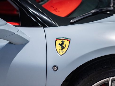 Used 2021 Ferrari F8 Tributo image 7