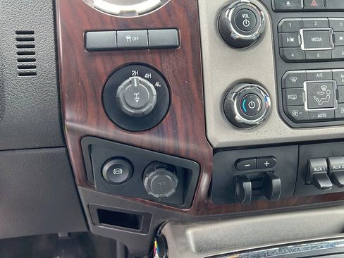 Used 2016 Ford F250 Lariat w/ Lariat Ultimate Package AWD/4WD image 24
