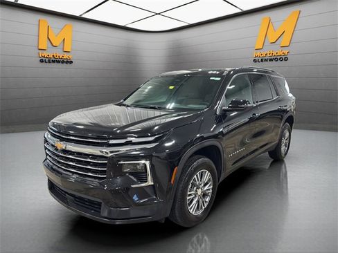 Used 2025 Chevrolet Traverse LT image 5