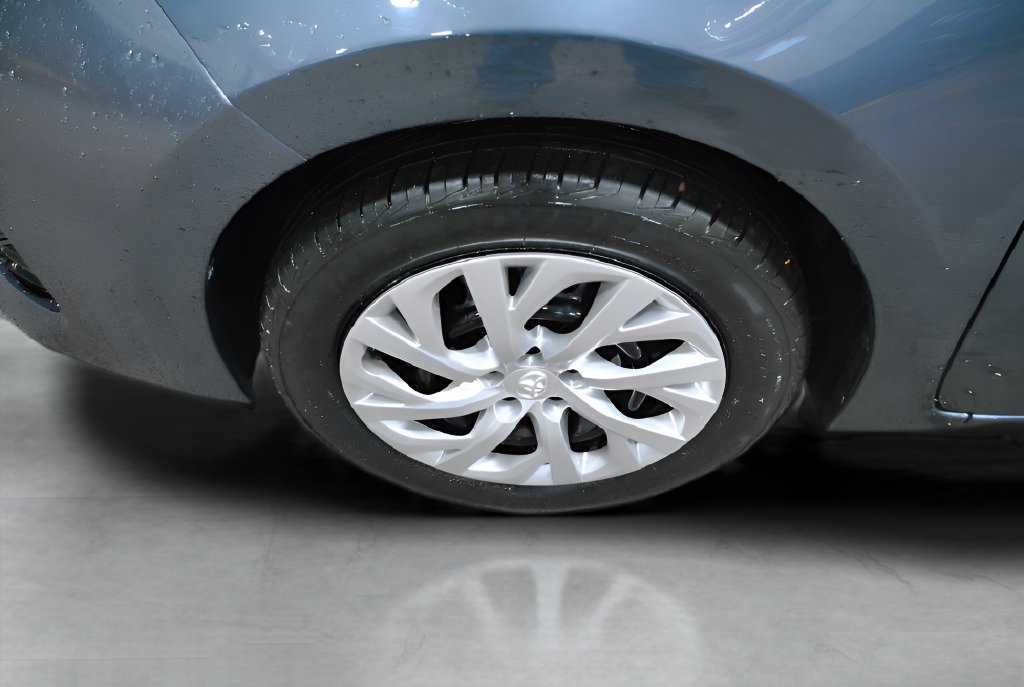 Used 2017 Toyota Corolla LE FWD image 28