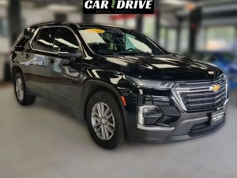 Used 2023 Chevrolet Traverse LT w/ LPO, Floor Liner Package AWD/4WD image 2