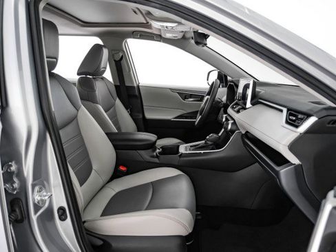 Used 2024 Toyota RAV4 XLE Premium FWD image 33