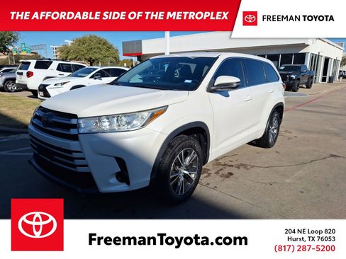 Used 2018 Toyota Highlander LE image 1