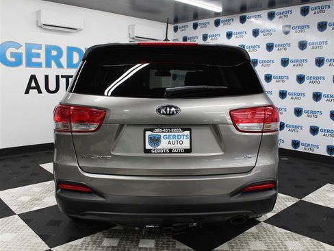 Used 2017 Kia Sorento AWD image 3