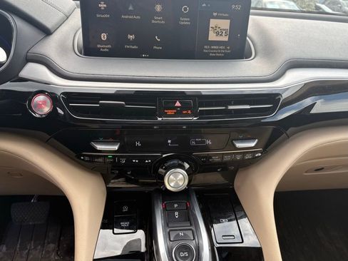 Used 2023 Acura MDX SH-AWD image 10