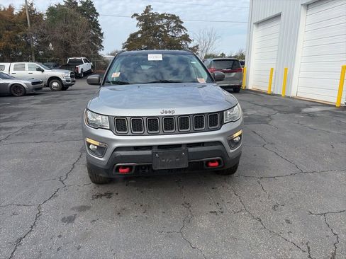 Used 2021 Jeep Compass Trailhawk image 2