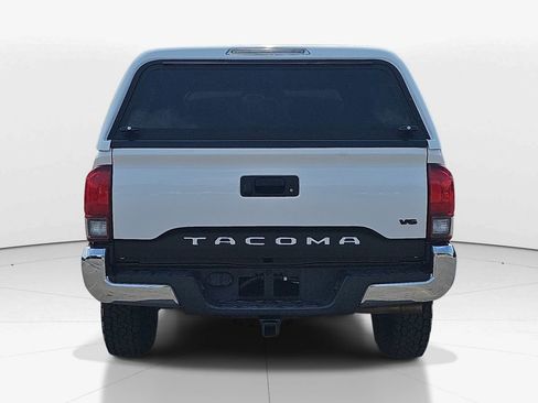 Used 2018 Toyota Tacoma TRD Off-Road image 6