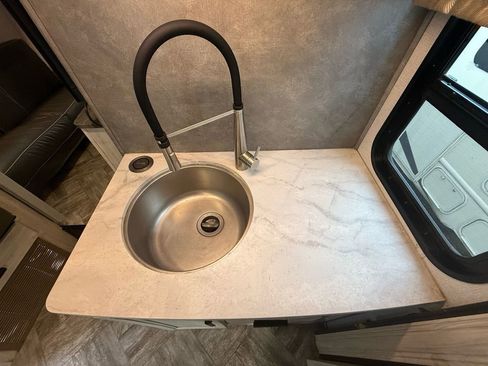 Used 2022 Ford E-450 and Econoline 450 Super Duty w/ Motorhome Prep Package image 25