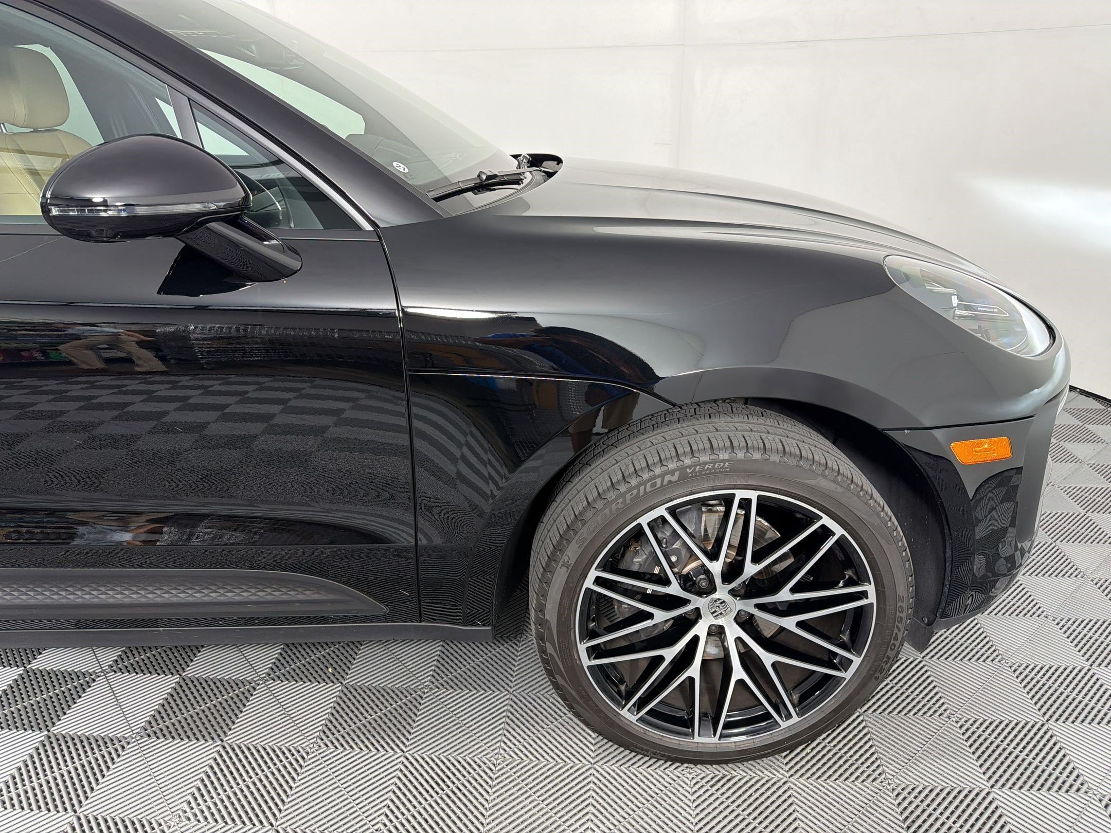 Certified 2026 Porsche Macan AWD/4WD image 12