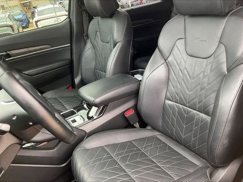 Certified 2025 Kia Telluride AWD image 10