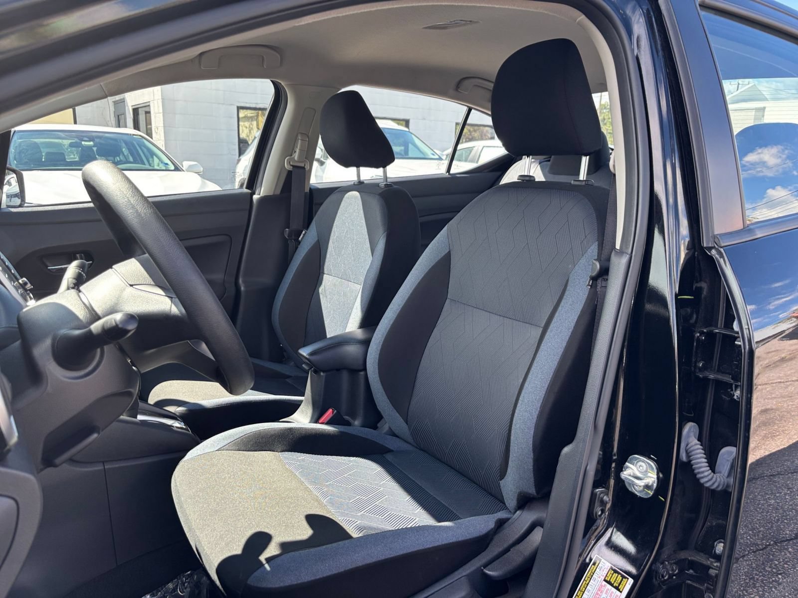 Used 2025 Nissan Versa SV FWD image 33
