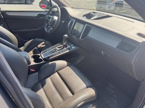 Used 2016 Porsche Macan Turbo w/ Premium Package Plus AWD/4WD image 19