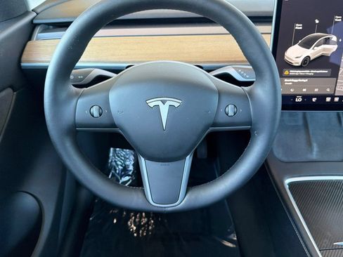 Used 2021 Tesla Model Y Long Range AWD/4WD image 17