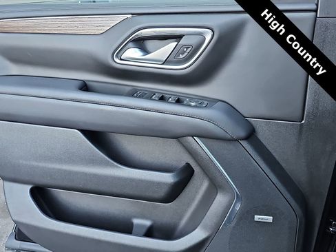 Used 2022 Chevrolet Suburban High Country image 27