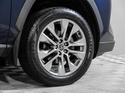 Used 2021 Toyota RAV4 XLE Premium image 64