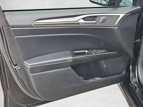 Used 2018 Ford Fusion Energi SE FWD image 11