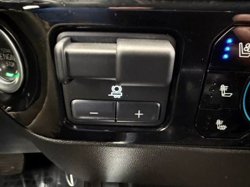 Used 2025 Chevrolet Silverado 1500 LTZ AWD/4WD image 41