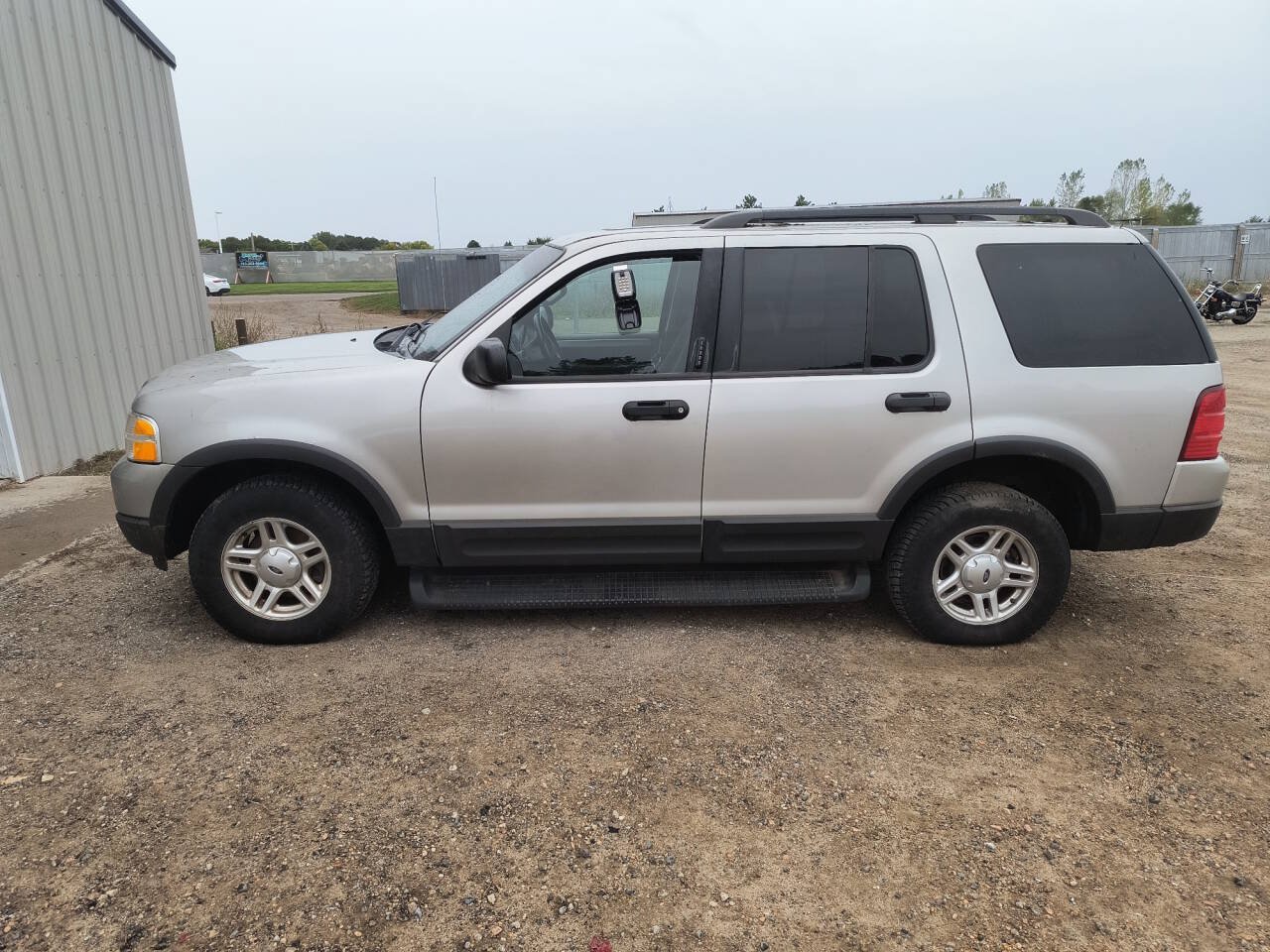 Used 2003 Ford Explorer XLT AWD/4WD image 2