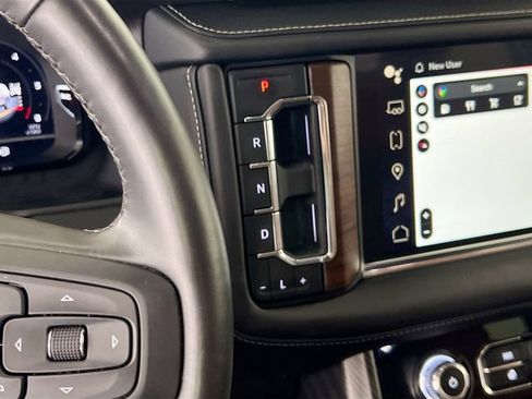 Used 2024 GMC Yukon Denali Ultimate AWD/4WD image 10